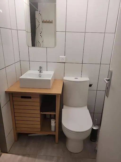 La Maison Jaune Die