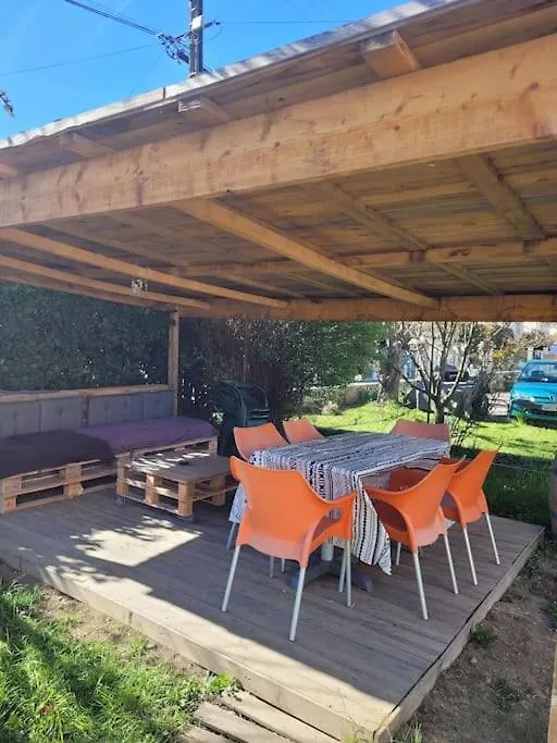 La Maison Jaune Die 0*,  France